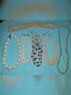 6 PAIRS OF HIGH QUALITY VINTAGE PEARLS